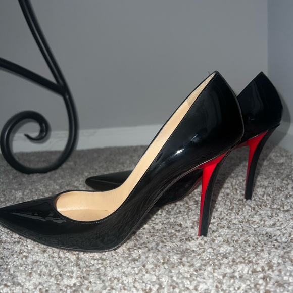 Authentic louboutin heels. Gently worn condition! - Picture 6 of 9